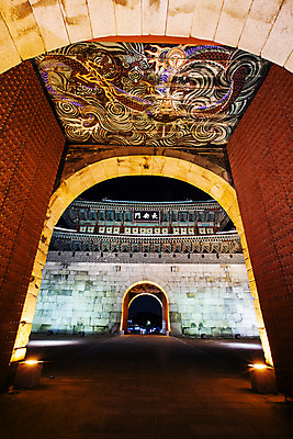 포토 JPG 야경 한국 사람없음 야외 관광지 문화재 성 성벽 여행지도 경기도 국내여행 수원 장안문 수원화성 국내포토 건축물 아시아 여행 지도 한국건축 야간 랜드마크 파일형식 풍경_경치