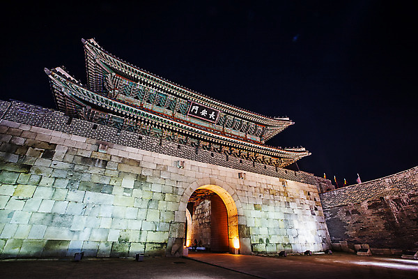 포토 JPG 야경 한국 사람없음 야외 관광지 문화재 성 성벽 여행지도 경기도 국내여행 수원 장안문 수원화성 국내포토 건축물 아시아 여행 지도 한국건축 야간 랜드마크 파일형식 풍경_경치
