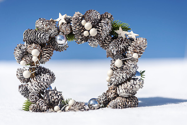 포토 JPG 주간 크리스마스 겨울 산 근접촬영 사람없음 야외 아웃포커스 장식 추위 눈 차가움 오브젝트 강원도 겨울산 대관령 크리스마스리스 국내포토 자연요소 계절 기념일 뷰포인트 날씨 한국 촬영기법 화환 파일형식