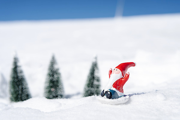포토 JPG 주간 크리스마스 겨울 산 사람없음 야외 아웃포커스 장식 장난감 산타클로스 추위 눈 차가움 오브젝트 강원도 겨울산 대관령 국내포토 자연요소 계절 기념일 날씨 한국 촬영기법 파일형식
