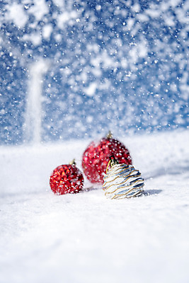 포토 JPG 주간 겨울 산 사람없음 야외 장식볼 추위 눈 세개 차가움 오브젝트 강원도 겨울산 대관령 오너먼트 국내포토 자연요소 계절 크리스마스장식 날씨 한국 3 장식 파일형식