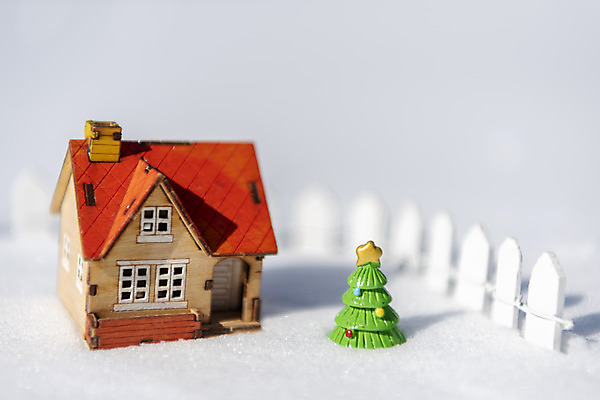 포토 JPG 주간 겨울 산 주택 근접촬영 사람없음 야외 아웃포커스 모형 추위 눈 차가움 오브젝트 강원도 겨울산 대관령 집모양 국내포토 자연요소 모양 계절 뷰포인트 날씨 한국 촬영기법 건물 파일형식