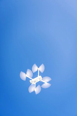 포토 JPG 주간 로우앵글 겨울 하늘 산 사람없음 야외 파란색 전자제품 촬영 추위 눈 차가움 오브젝트 강원도 겨울산 대관령 드론 국내포토 자연요소 계절 뷰포인트 컬러 날씨 한국 파일형식