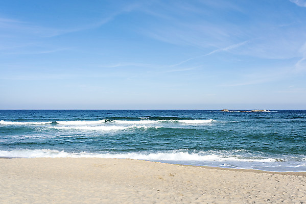 포토 JPG 주간 모래 바다 여행 겨울 하늘 사람없음 야외 모래사장 해수욕장 강원도 경포대 국내포토 자연요소 계절 한국 해변 강릉 파일형식