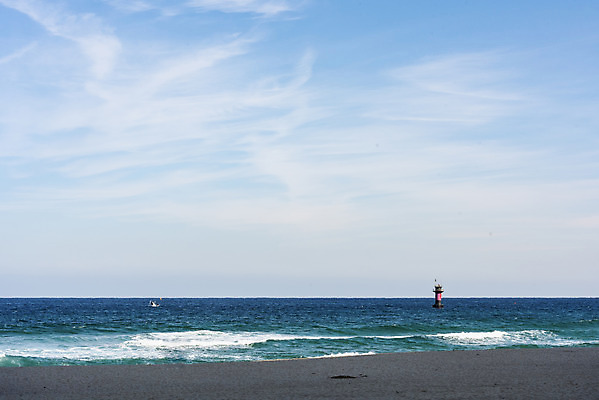 포토 JPG 주간 모래 바다 여행 겨울 하늘 등대 사람없음 야외 모래사장 해수욕장 강원도 경포대 국내포토 자연요소 계절 한국 해변 강릉 파일형식