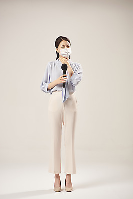 포토 JPG 스튜디오촬영 전신 여자 안내 실내 마스크 설명 한명 서기 들기 누끼 20대 성인 앞모습 고통 한국인 기자 찡그림 기상캐스터 황사 성인여자한명만 베이지색배경 미세먼지 국내포토 직업 1 감정 뷰포인트 백그라운드 모션 표정 사람 동양인 청년 내부 먼지 베이지색 여자한명만 성인여자만 파일형식