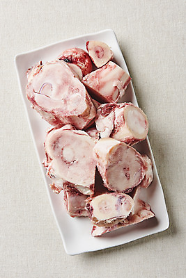 포토 JPG 스튜디오촬영 접시 음식 식재료 회색배경 실내 사람없음 하이앵글 소고기 사골 우족 플랫레이 국내포토 식기 뷰포인트 백그라운드 육류 내부 회색 플랫 파일형식