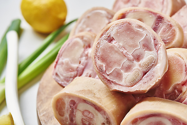 포토 JPG 스튜디오촬영 음식 식재료 실내 근접촬영 사람없음 소고기 대파 사골 우족 국내포토 뷰포인트 육류 내부 파 파일형식