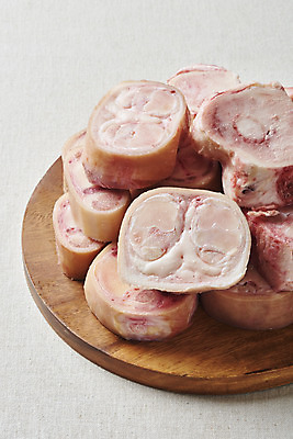 포토 JPG 스튜디오촬영 음식 식재료 회색배경 실내 사람없음 소고기 사골 우족 국내포토 백그라운드 육류 내부 회색 파일형식