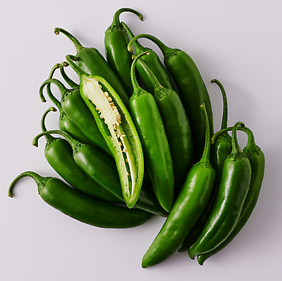 포토 JPG 스튜디오촬영 채소 식재료 고추 회색배경 실내 사람없음 하이앵글 여러개 신선 유기농 오이고추 국내포토 웰빙 뷰포인트 다수 백그라운드 내부 회색 파일형식