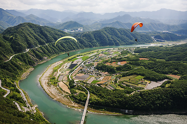 포토 JPG 주간 구름 여행 자연 하늘 한국 풍경 사람없음 야외 관광지 패러글라이딩 충청북도 국내여행 단양 옥순봉 국내포토 자연요소 아시아 스포츠 생태계 봉우리 충청도 명승지 파일형식