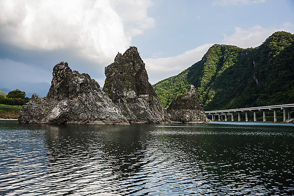 포토 JPG 주간 구름 여행 자연 하늘 한국 풍경 사람없음 야외 관광지 바위 충청북도 국내여행 남한강 단양 도담삼봉 국내포토 자연요소 아시아 강 돌_바위 생태계 충청도 파일형식
