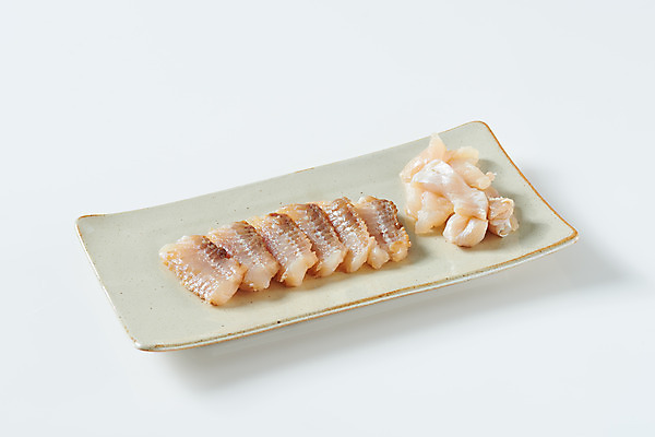 포토 JPG 스튜디오촬영 접시 음식 실내 사람없음 회 흰배경 홍어 홍어회 국내포토 식기 백그라운드 어류 내부 흰색 파일형식