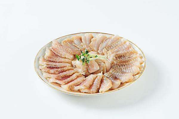 포토 JPG 스튜디오촬영 접시 음식 실내 사람없음 회 흰배경 무순 홍어 홍어회 국내포토 식기 백그라운드 어류 내부 흰색 새싹채소 파일형식