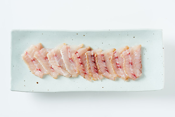 포토 JPG 스튜디오촬영 접시 음식 실내 사람없음 하이앵글 회 흰배경 홍어 홍어회 플랫레이 국내포토 식기 뷰포인트 백그라운드 어류 내부 흰색 플랫 파일형식