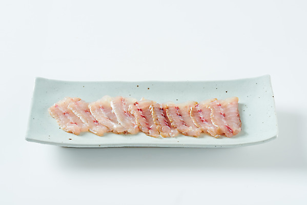포토 JPG 스튜디오촬영 접시 음식 실내 사람없음 회 흰배경 홍어 홍어회 국내포토 식기 백그라운드 어류 내부 흰색 파일형식