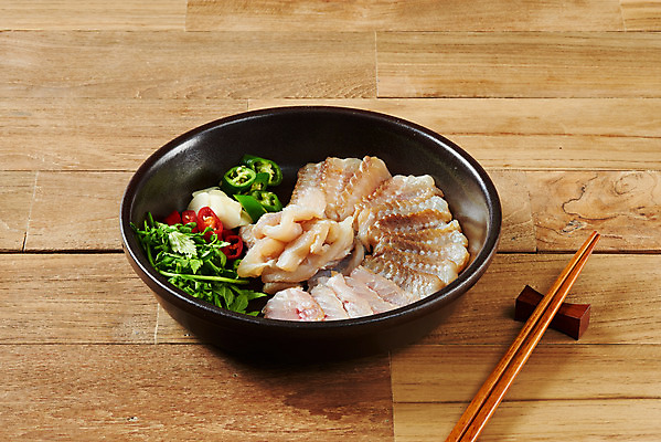 포토 JPG 스튜디오촬영 접시 음식 젓가락 고추 실내 마늘 사람없음 회 미나리 초고추장 홍어 홍어회 갈색배경 국내포토 식기 백그라운드 채소 수저 어류 내부 갈색 양념 파일형식