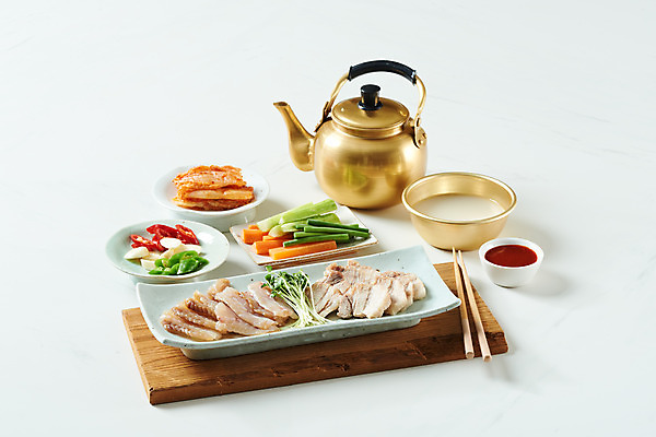 포토 JPG 스튜디오촬영 접시 음식 젓가락 고추 주전자 김치 오이 주류 실내 마늘 돼지고기 사람없음 당근 회 흰배경 무순 막걸리 묵은지 초고추장 홍어 홍어삼합 홍어회 마늘종 국내포토 식기 음료 한식 줄기 백그라운드 채소 주방용품 뿌리채소 수저 육류 어류 내부 흰색 양념 삼합 새싹채소 파일형식