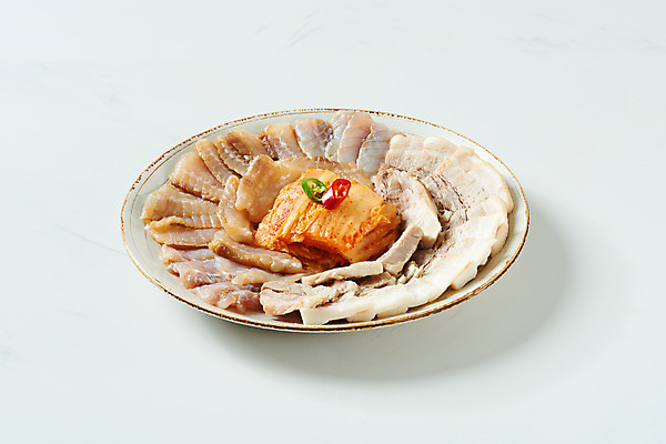 포토 JPG 스튜디오촬영 접시 음식 고추 김치 실내 돼지고기 사람없음 회 흰배경 묵은지 홍어 홍어삼합 홍어회 국내포토 식기 한식 백그라운드 채소 육류 어류 내부 흰색 삼합 파일형식