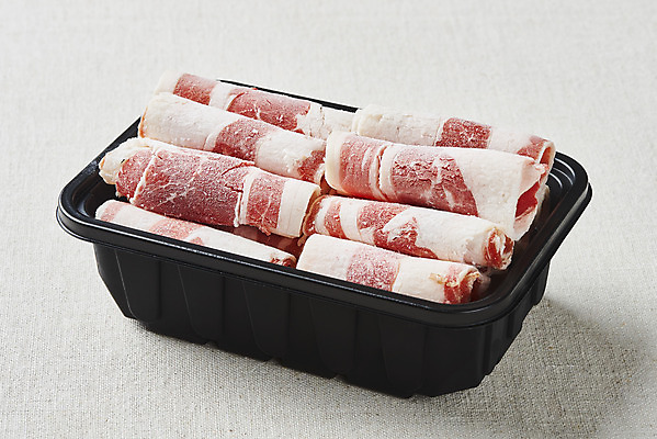 포토 JPG 스튜디오촬영 음식 포장 회색배경 실내 육류 요리 사람없음 소고기 플라스틱 부위 우삼겹 포장용기 국내포토 백그라운드 식재료 재질 내부 회색 포장재료 파일형식