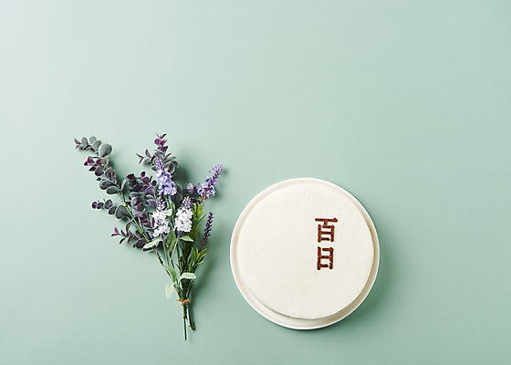 포토 JPG 스튜디오촬영 기념일 꽃 실내 사람없음 케이크 축하 오브젝트 백설기 백일 첫돌 플랫레이 민트색배경 국내포토 식물 백그라운드 컨셉 디저트 떡 이벤트 내부 플랫 민트색 파일형식