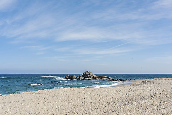 포토 JPG 주간 모래 바다 여행 겨울 자연 한국 풍경 사람없음 야외 관광지 바위 해수욕장 강원도 바위섬 강릉 국내여행 사천해변 국내포토 자연요소 계절 아시아 섬 해변 돌_바위 생태계 파일형식