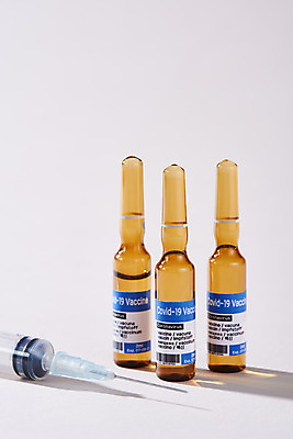 포토 JPG 스튜디오촬영 로우앵글 의학 회색배경 실내 건강 주사기 사람없음 약 바이러스 질병 흰배경 백신 앰플 의료기계 전염병 부스터샷 국내포토 뷰포인트 백그라운드 의료기기 내부 회색 흰색 접종 파일형식