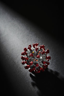 포토 JPG 스튜디오촬영 과학 의학 검은배경 실내 건강 약 모형 바이러스 질병 백신 전염병 코로나바이러스 델타변이바이러스 국내포토 백그라운드 내부 검은색 파일형식