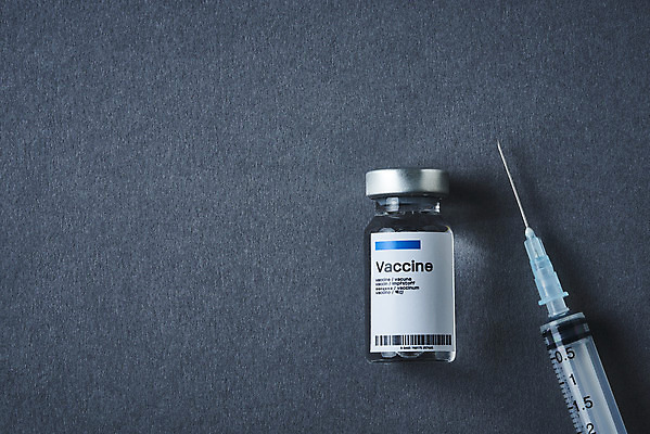 포토 JPG 스튜디오촬영 과학 의학 회색배경 실내 건강 주사기 사람없음 하이앵글 약 바이러스 질병 감기 백신 앰플 예방접종 전염병 코로나바이러스 백신접종 델타변이바이러스 부스터샷 위드코로나 국내포토 뷰포인트 백그라운드 의료기기 내부 회색 사회이슈 접종 파일형식