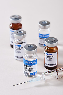 포토 JPG 스튜디오촬영 과학 의학 실내 건강 주사기 사람없음 약 바이러스 질병 흰배경 백신 앰플 전염병 코로나바이러스 델타변이바이러스 국내포토 백그라운드 의료기기 내부 흰색 파일형식