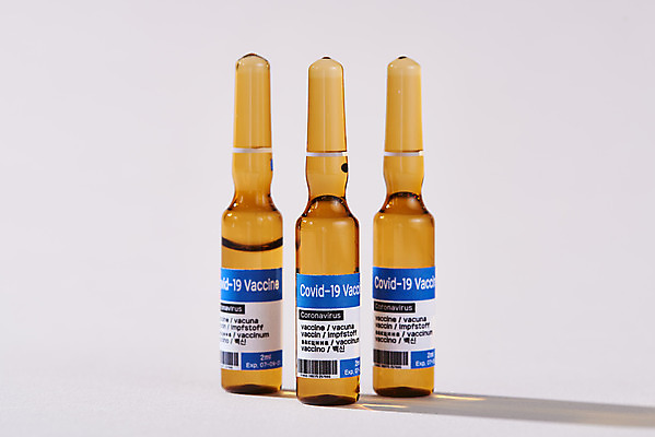 포토 JPG 스튜디오촬영 과학 의학 실내 건강 사람없음 약 바이러스 질병 흰배경 백신 앰플 전염병 코로나바이러스 델타변이바이러스 국내포토 백그라운드 내부 흰색 파일형식