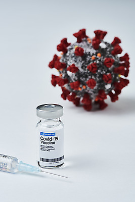 포토 JPG 스튜디오촬영 과학 의학 실내 건강 주사기 사람없음 약 모형 바이러스 질병 흰배경 백신 앰플 전염병 코로나바이러스 델타변이바이러스 국내포토 백그라운드 의료기기 내부 흰색 파일형식