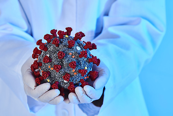 포토 JPG 스튜디오촬영 손 여자 장갑 의학 실내 건강 한명 들기 사람 상반신 20대 성인 앞모습 한국인 파란배경 전염병 성인여자한명만 코로나바이러스 델타변이바이러스 국내포토 1 잡화 뷰포인트 백그라운드 모션 동양인 청년 내부 신체부위 파란색 바이러스 질병 여자한명만 성인여자만 파일형식