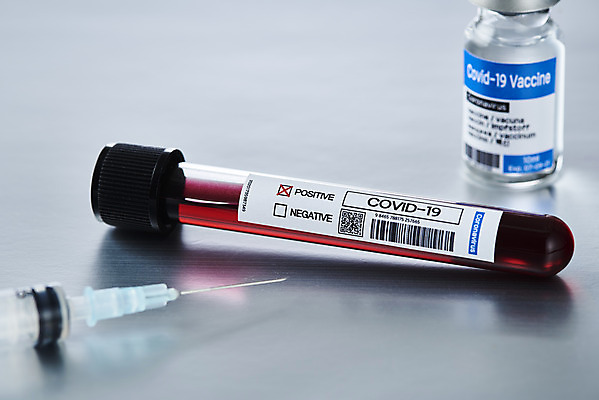 포토 JPG 스튜디오촬영 과학 의학 회색배경 실내 건강 주사기 근접촬영 사람없음 약 바이러스 질병 시험관 백신 앰플 전염병 코로나바이러스 델타변이바이러스 국내포토 뷰포인트 백그라운드 의료기기 실험기구 내부 회색 파일형식