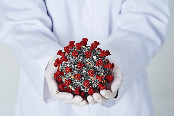 포토 JPG 스튜디오촬영 손 여자 과학 장갑 의학 회색배경 실내 건강 한명 들기 사람 상반신 20대 성인 앞모습 약 모형 한국인 흰색 가운 바이러스 질병 백신 전염병 성인여자한명만 코로나바이러스 델타변이바이러스 국내포토 1 잡화 옷 뷰포인트 컬러 백그라운드 모션 동양인 청년 내부 신체부위 회색 여자한명만 성인여자만 파일형식