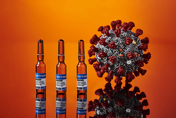 포토 JPG 스튜디오촬영 과학 의학 실내 건강 사람없음 약 모형 바이러스 질병 백신 빨간배경 앰플 전염병 코로나바이러스 델타변이바이러스 국내포토 백그라운드 내부 빨간색 파일형식