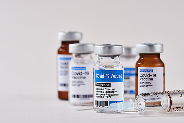 포토 JPG 스튜디오촬영 과학 의학 회색배경 실내 건강 주사기 사람없음 약 바이러스 질병 백신 앰플 전염병 코로나바이러스 델타변이바이러스 국내포토 백그라운드 의료기기 내부 회색 파일형식