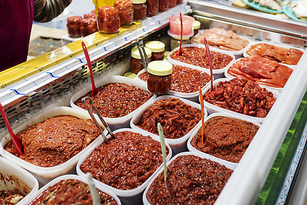 포토 JPG 주간 반찬 사람없음 야외 빨간색 강원도 강릉 국내여행 반찬가게 어시장 젓갈 주문진 국내포토 자연요소 음식 컬러 여행 한국 상점 시장 해수욕장 파일형식