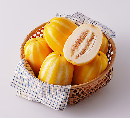 포토 JPG 스튜디오촬영 음식 과일 식재료 회색배경 실내 사람없음 노란색 바구니 여러개 담기 슬라이스 참외 제철 제철과일 과채 국내포토 컬러 다수 백그라운드 채소 모션 내부 회색 파일형식