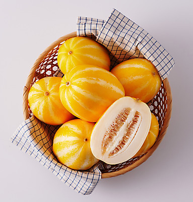 포토 JPG 스튜디오촬영 음식 과일 식재료 회색배경 실내 사람없음 하이앵글 노란색 바구니 여러개 슬라이스 참외 제철 제철과일 과채 국내포토 뷰포인트 컬러 다수 백그라운드 채소 내부 회색 파일형식