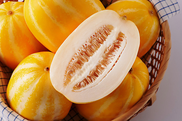 포토 JPG 스튜디오촬영 음식 과일 식재료 회색배경 실내 근접촬영 사람없음 노란색 바구니 여러개 슬라이스 참외 제철 제철과일 과채 국내포토 뷰포인트 컬러 다수 백그라운드 채소 내부 회색 파일형식