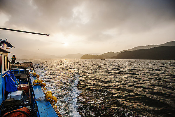 포토 JPG 바다 사람없음 야외 어선 경상남도 양식장 통영 남해 국내포토 배_교통 경상도 시설 파일형식