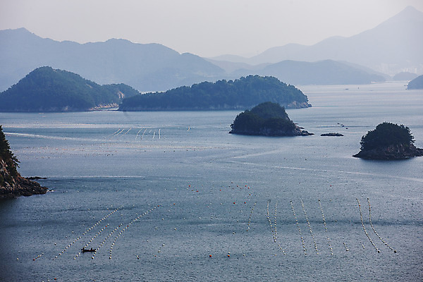 포토 JPG 바다 섬 사람없음 야외 어선 경상남도 양식장 통영 남해 국내포토 배_교통 경상도 시설 파일형식