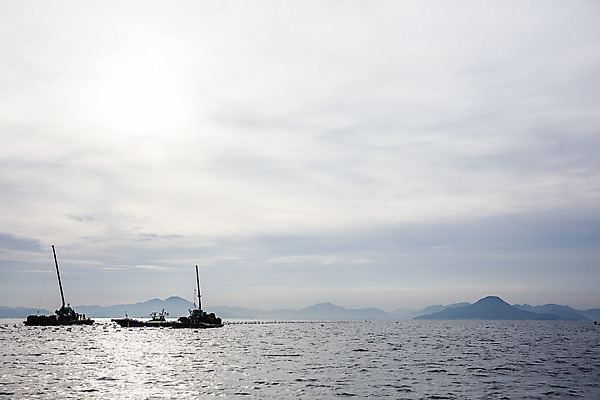 포토 JPG 바다 사람없음 야외 어선 경상남도 양식장 통영 남해 국내포토 배_교통 경상도 시설 파일형식
