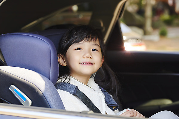 포토 JPG 라이프스타일 응시 여자 어린이 여행 가족 자동차 휴가 아웃도어 한명 사람 앉기 소녀 상반신 야외 옆모습 캠핑 한국인 캠핑장 창밖 차안 카시트 소녀한명만 차박 언택트 국내포토 1 시선 육상교통 뷰포인트 의자 창문 관계 모션 레저 동양인 생활 여자한명만 소녀만 파일형식