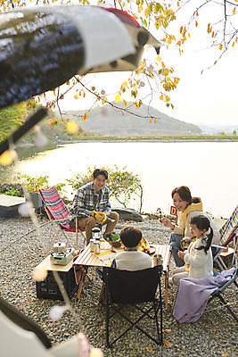 포토 JPG 전신 라이프스타일 응시 여자 남자 딸 아들 어린이 여행 의자 가족 자동차 탁자 엄마 휴가 아웃도어 미소 사람 소녀 소년 여러명 성인 야외 앞모습 옆모습 뒷모습 30대 캠핑 한국인 저수지 아빠 캠핑장 차박 캠핑의자 언택트 국내포토 시선 육상교통 뷰포인트 가구 다수 관계 레저 표정 캠핑도구 동양인 생활 장년 파일형식