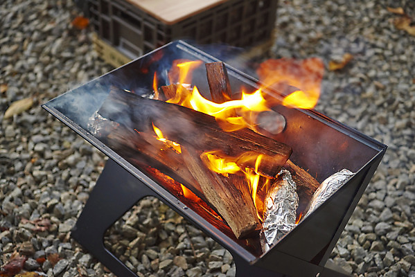 포토 JPG 라이프스타일 여행 휴가 아웃도어 사람없음 야외 캠핑 장작 캠핑장 화로 화롯불 차박 국내포토 그릇 불 레저 생활 파일형식