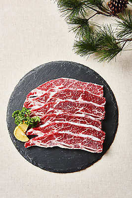 포토 JPG 스튜디오촬영 접시 음식 회색배경 실내 생고기 육류 요리 사람없음 하이앵글 소고기 소나무 레몬 갈비 솔방울 부위 소갈비 플랫레이 LA갈비 국내포토 나무 식기 뷰포인트 백그라운드 과일 식재료 내부 회색 플랫 파일형식