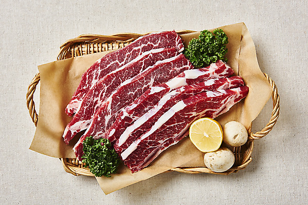 포토 JPG 스튜디오촬영 음식 회색배경 실내 생고기 육류 요리 사람없음 하이앵글 버섯 소고기 레몬 갈비 부위 소갈비 플랫레이 LA갈비 국내포토 뷰포인트 백그라운드 과일 식재료 내부 회색 플랫 파일형식