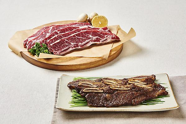 포토 JPG 스튜디오촬영 접시 회색배경 실내 생고기 육류 요리 사람없음 소고기 구이 레몬 갈비 부위 양념갈비 소갈비 LA갈비 국내포토 식기 음식 백그라운드 과일 식재료 내부 회색 파일형식